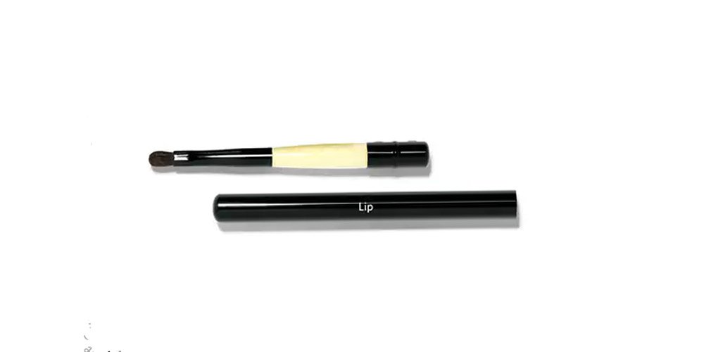 Tips to makeup brushes for lips